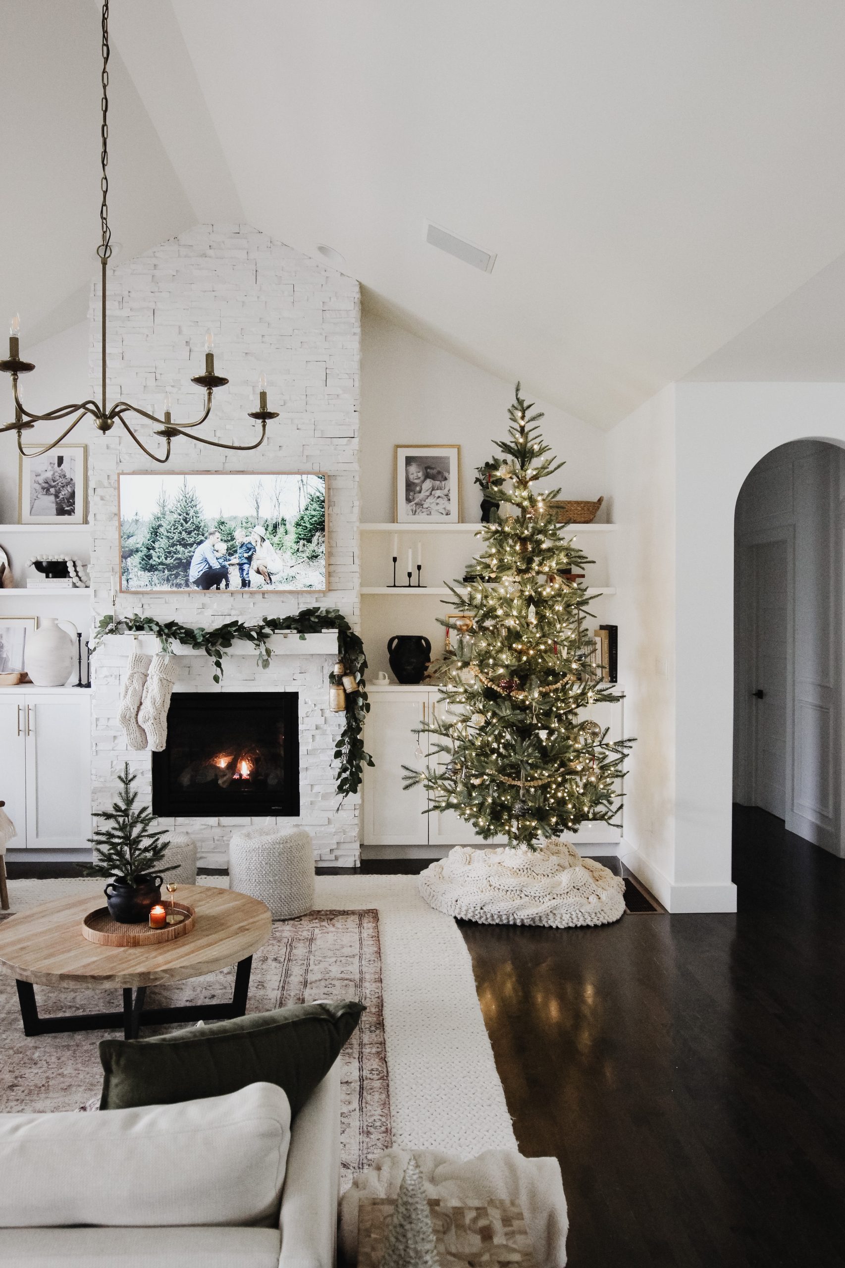 HOLIDAY HOME TOUR 2021 - Amy E Peters