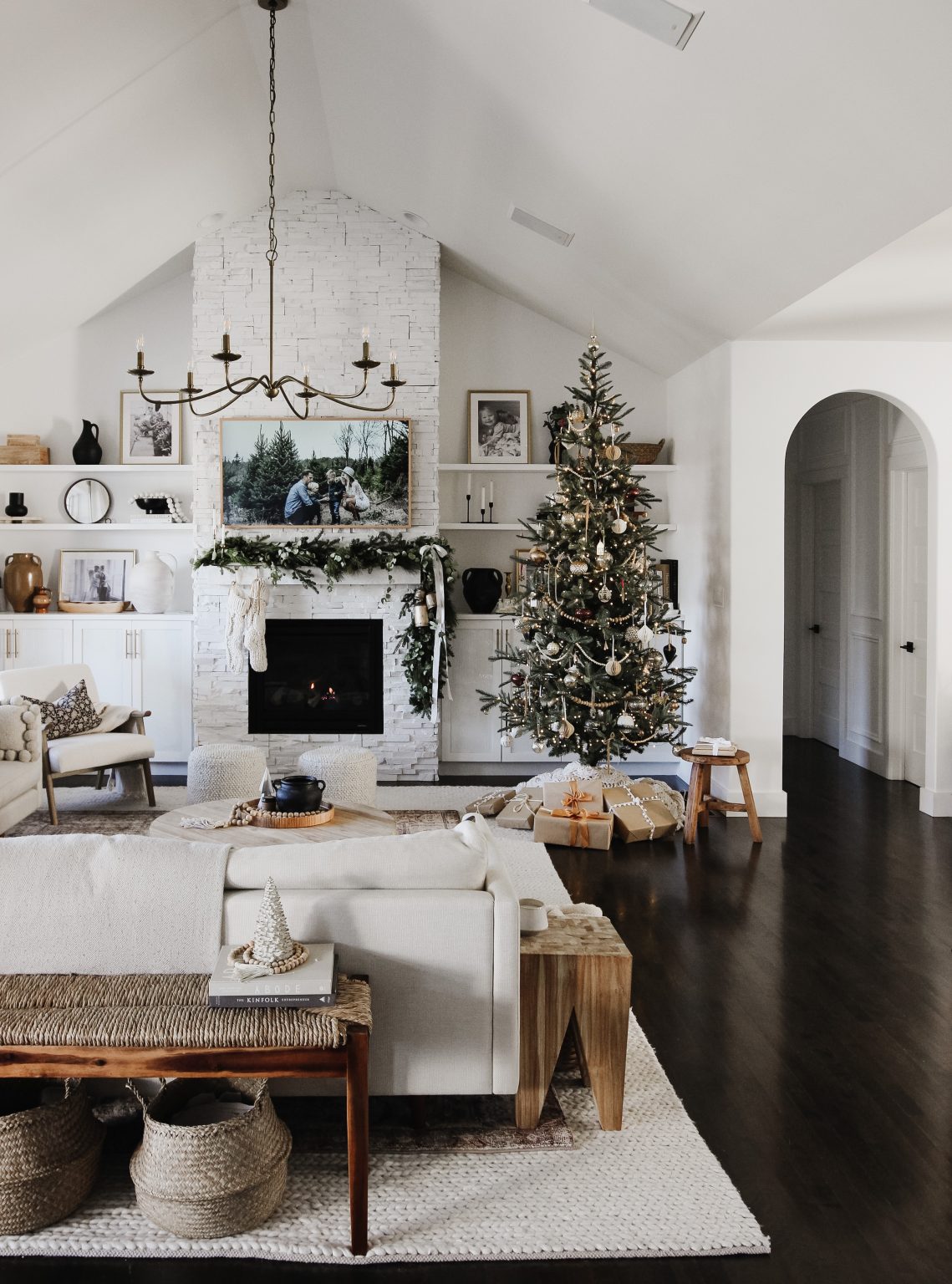 HOLIDAY HOME TOUR 2021 - Amy E Peters